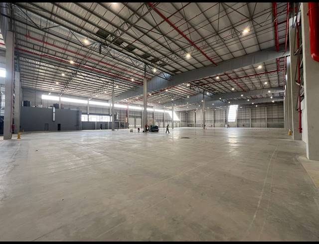 13,000M² WAREHOUSE TO LET IN LOUWLARDIA